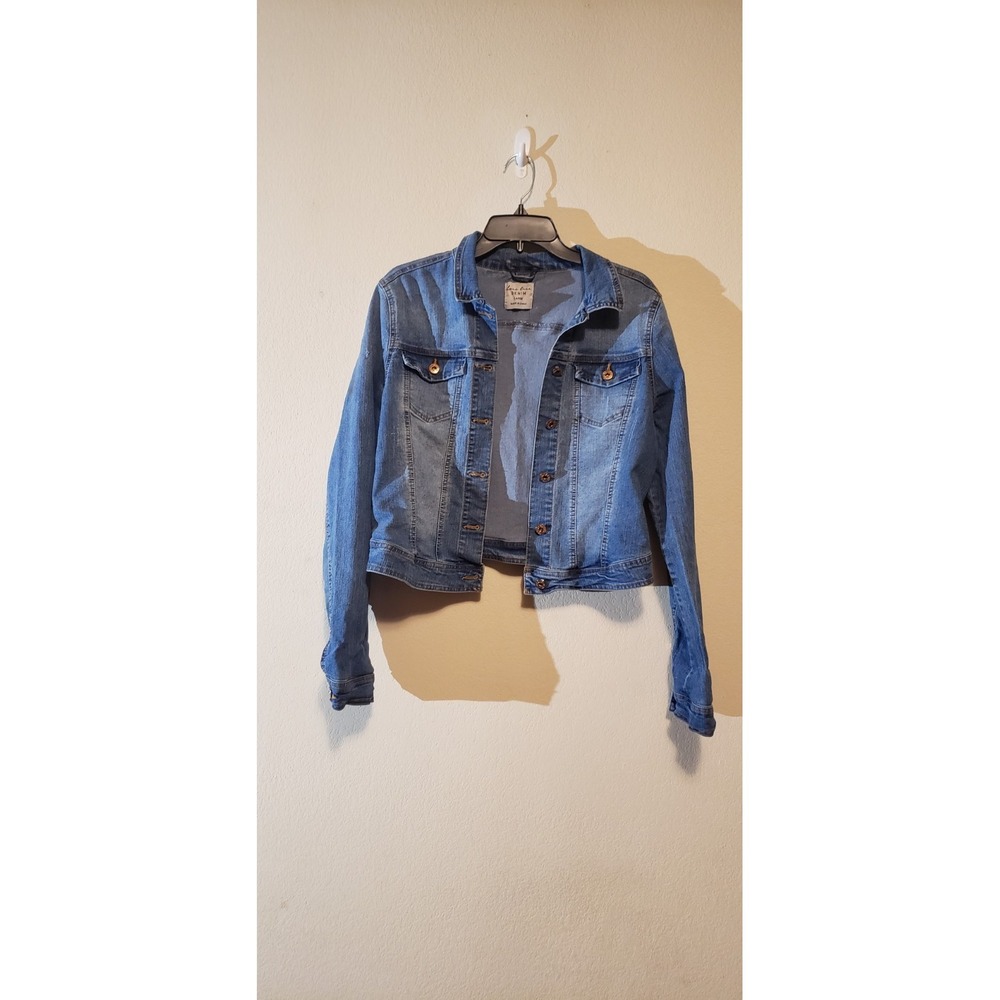Womens Lovetree Cropped Blue Jean Jacket. Large. Cotton/polyester. Button Up....